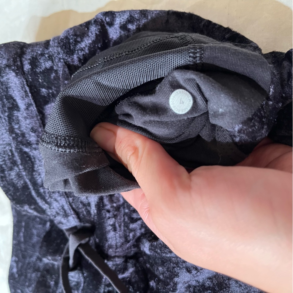 Lululemon Black Velour Jogger Size 4 - image 6